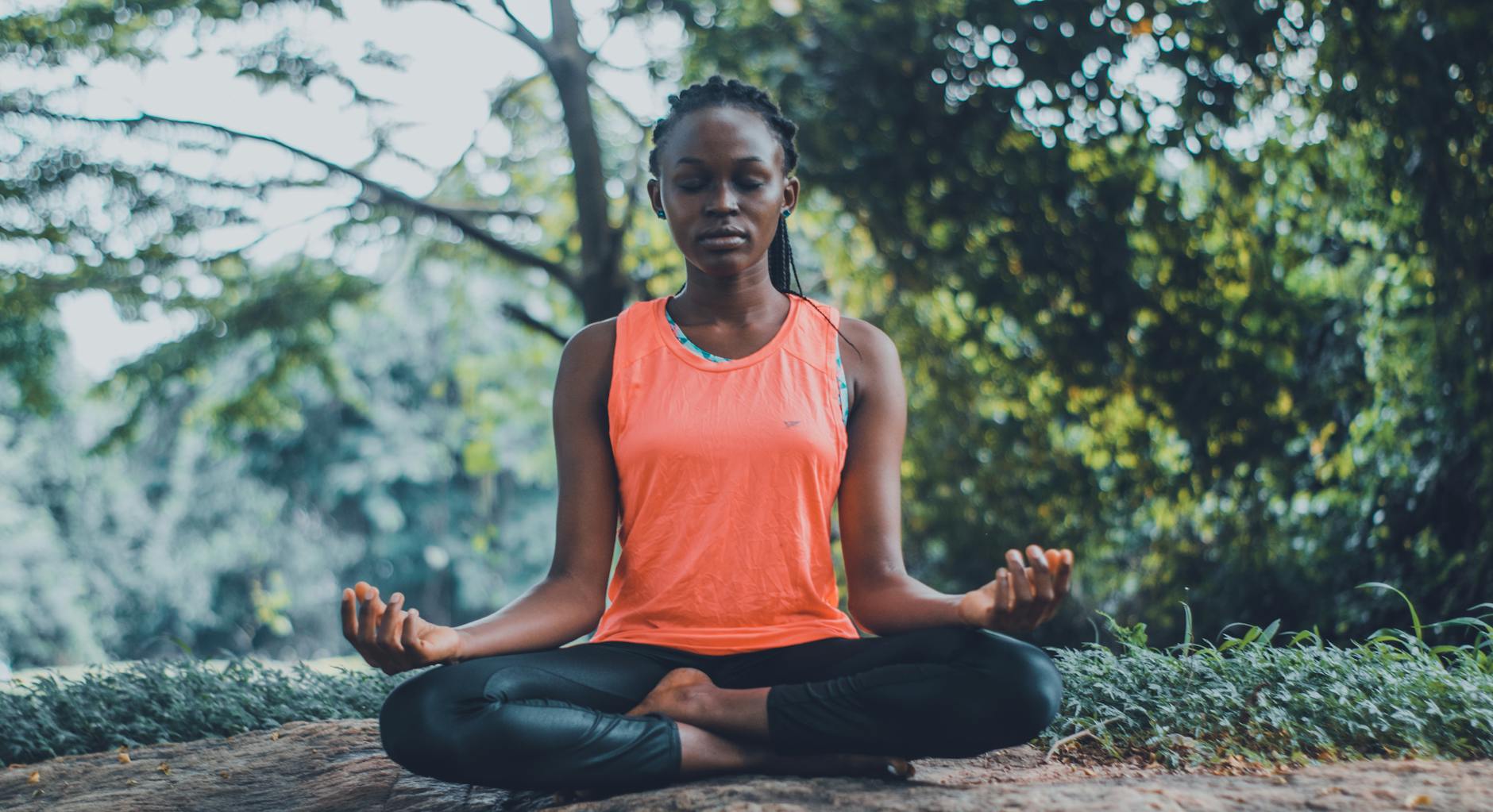 Meditando al aire libre